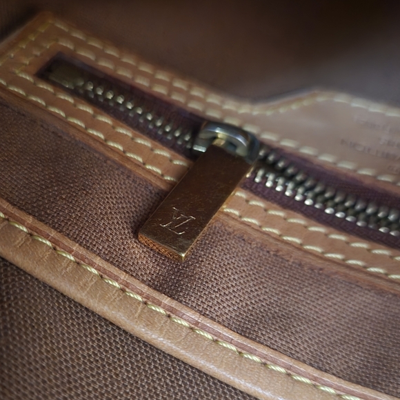 Louis Vuitton Vavin Tote Bag - Picture 4 of 10